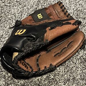 ***SOLD***DO NOT BUY!!!*****Vintage  90’s Wilson Men's Leather Baseball Glove